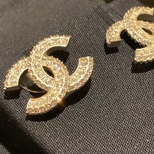 Rare,limited edition Champagne authentic CC original Chanel earrings w/crystals